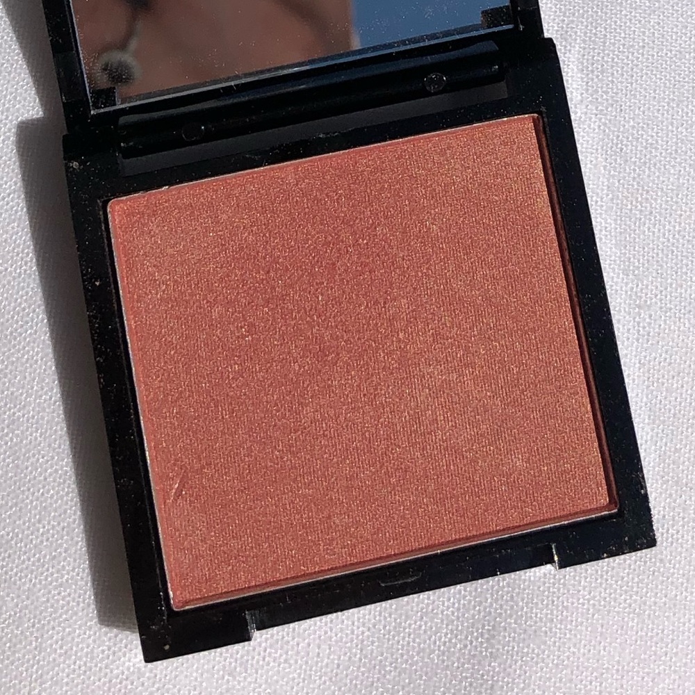 Blush - Picture 2 of 5